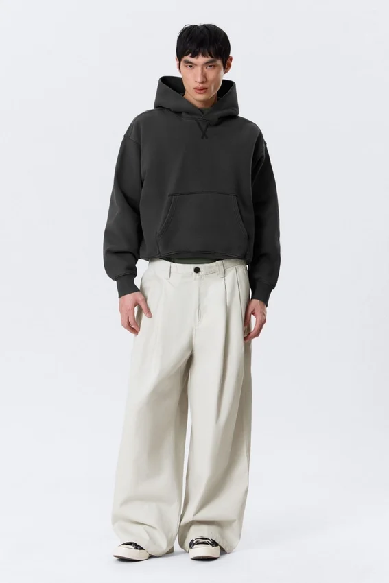 Pantalones chinos holgados de sarga plisada Otis – Beige claro Pantalones chinos holgados de sarga plisada Otis – Beige claro