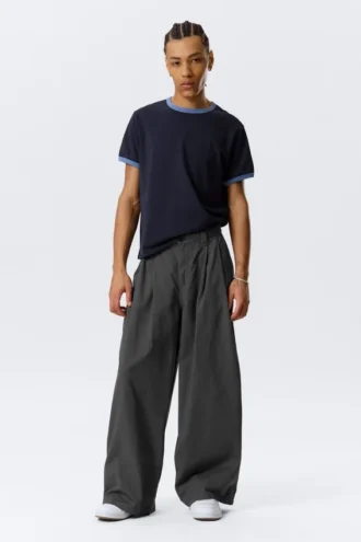 Pantalones chinos holgados de sarga plisada Otis – Gris oscuro