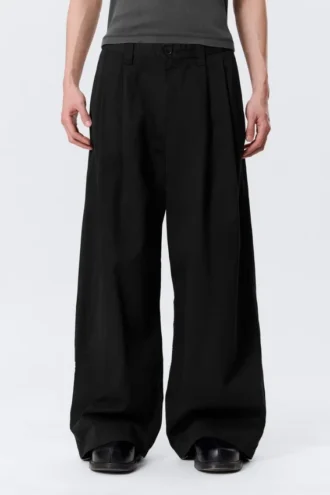 Pantalones chinos holgados de sarga plisada Otis – Negro