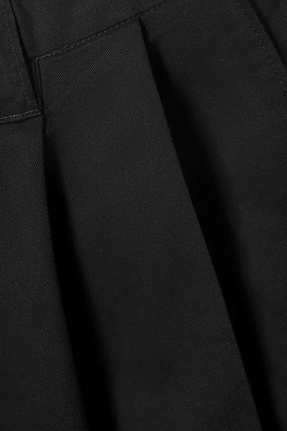 Pantalones chinos holgados de sarga plisada Otis – Negro Pantalones chinos holgados de sarga plisada Otis – Negro