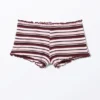 Pantalones cortos acanalados con volantes – Rayas rojo oscuro y rosa Pantalones cortos acanalados con volantes – Rayas rojo oscuro y rosa