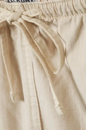 Pantalones cortos cargo de corte holgado con tejido ripstop – Beige claro