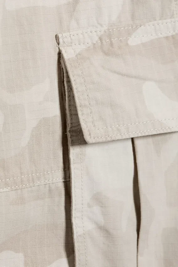 Pantalones cortos cargo holgados de talle bajo – Beige claro – Camuflaje Pantalones cortos cargo holgados de talle bajo – Beige claro – Camuflaje