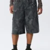 Pantalones cortos cargo holgados de talle medio y largo hasta la rodilla – Camuflaje azul marino Pantalones cortos cargo holgados de talle medio y largo hasta la rodilla – Camuflaje azul marino