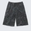Pantalones cortos cargo holgados de talle medio y largo hasta la rodilla – Camuflaje azul marino Pantalones cortos cargo holgados de talle medio y largo hasta la rodilla – Camuflaje azul marino