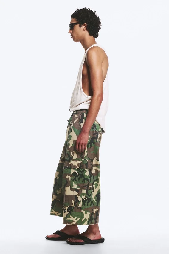 Pantalones cortos cargo largos de algodón – Camuflaje clásico Pantalones cortos cargo largos de algodón – Camuflaje clásico