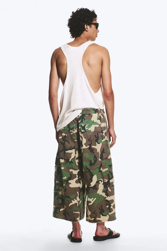 Pantalones cortos cargo largos de algodón – Camuflaje clásico Pantalones cortos cargo largos de algodón – Camuflaje clásico