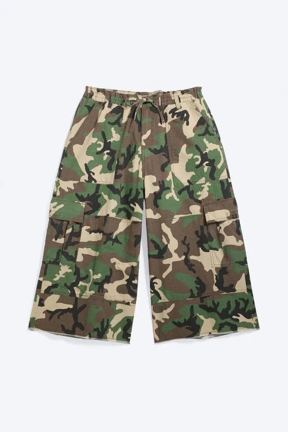 Pantalones cortos cargo largos de algodón – Camuflaje clásico Pantalones cortos cargo largos de algodón – Camuflaje clásico