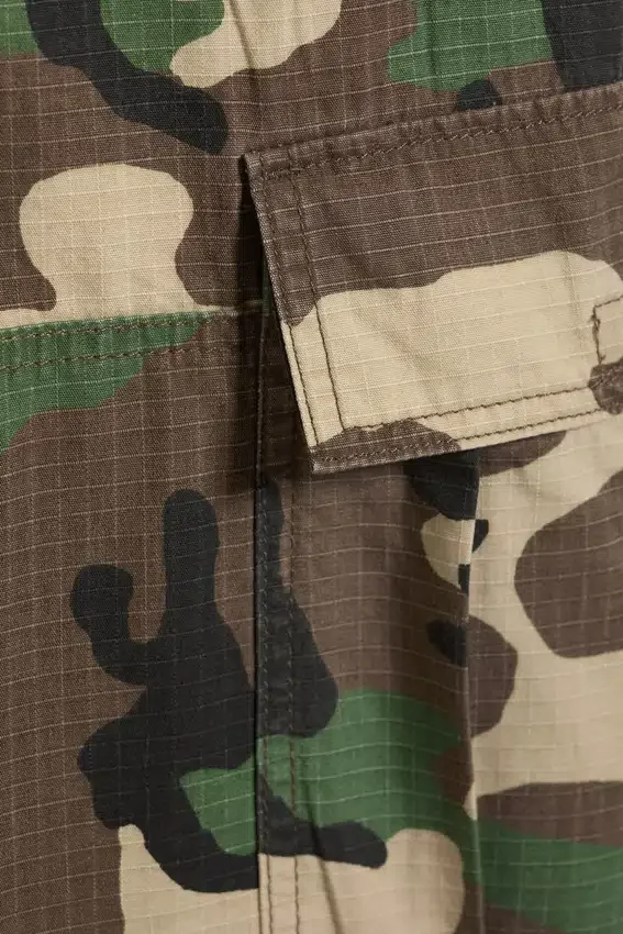 Pantalones cortos cargo largos de algodón – Camuflaje clásico Pantalones cortos cargo largos de algodón – Camuflaje clásico