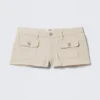 Pantalones cortos con bolsillos utilitarios – Beige claro