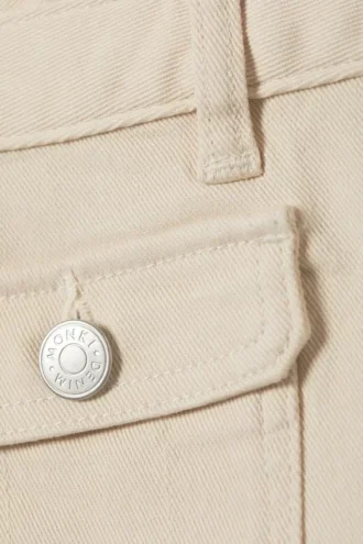 Pantalones cortos con bolsillos utilitarios – Beige claro