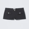 Pantalones cortos con bolsillos utilitarios – Negro