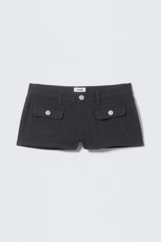 Pantalones cortos con bolsillos utilitarios – Negro