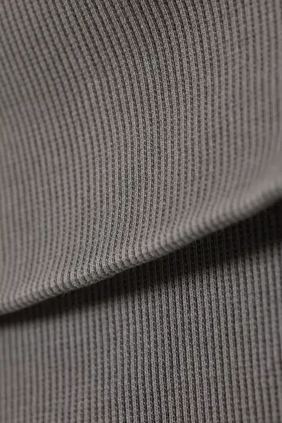 Pantalones cortos de algodón acanalado con pliegues – Gris Pantalones cortos de algodón acanalado con pliegues – Gris
