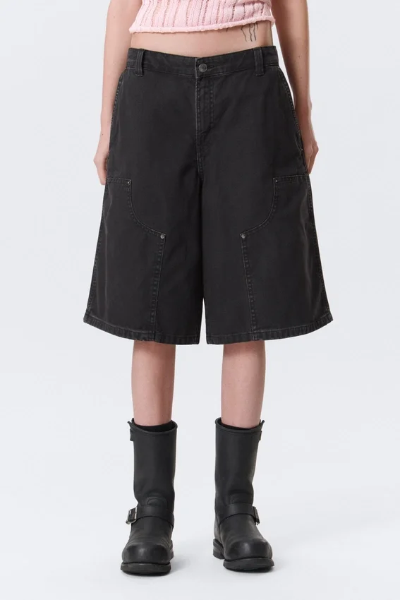 Pantalones cortos de carpintero de talle bajo y corte holgado, lavados – Negro Pantalones cortos de carpintero de talle bajo y corte holgado, lavados – Negro