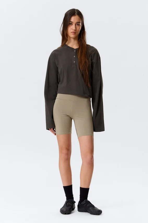 Pantalones cortos de ciclista ajustados de talle medio – Greige Pantalones cortos de ciclista ajustados de talle medio – Greige