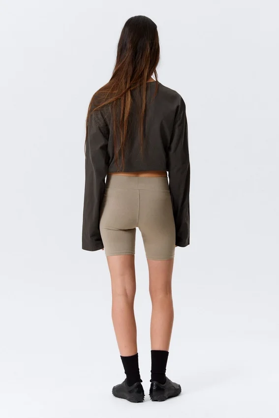 Pantalones cortos de ciclista ajustados de talle medio – Greige Pantalones cortos de ciclista ajustados de talle medio – Greige