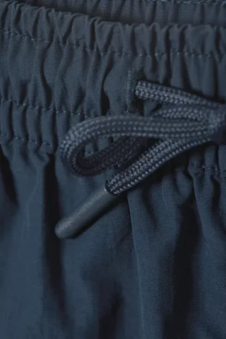 Pantalones cortos de corte estructurado hasta la mitad del muslo – Azul oscuro