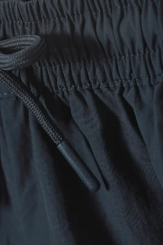 Pantalones cortos de corte estructurado hasta la mitad del muslo – Azul oscuro
