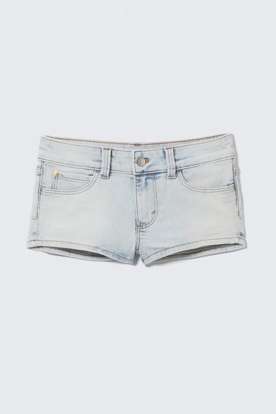 Pantalones cortos de denim de talle bajo Booty Bei – Aventure Blue – Azul claro | Cheap Monday GB Pantalones cortos de denim de talle bajo Booty Bei – Aventure Blue – Azul claro | Cheap Monday GB
