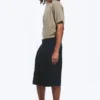 Pantalones cortos de denim holgados con pliegues y talle medio – Emerald Rinse – Azul oscuro Pantalones cortos de denim holgados con pliegues y talle medio – Emerald Rinse – Azul oscuro