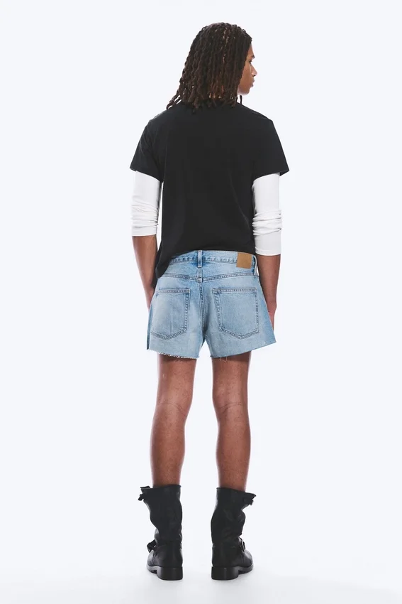 Pantalones cortos de denim holgados de tiro medio Gravity – Azul Kimberley – Azul claro Pantalones cortos de denim holgados de tiro medio Gravity – Azul Kimberley – Azul claro