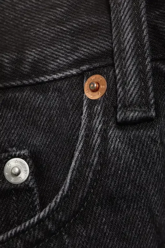 Pantalones cortos de denim holgados de tiro medio Gravity – Tuned Black – Negro Pantalones cortos de denim holgados de tiro medio Gravity – Tuned Black – Negro