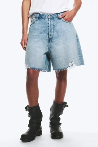 Pantalones cortos de denim holgados en color ceniza – Kimberly Worn – Azul medio
