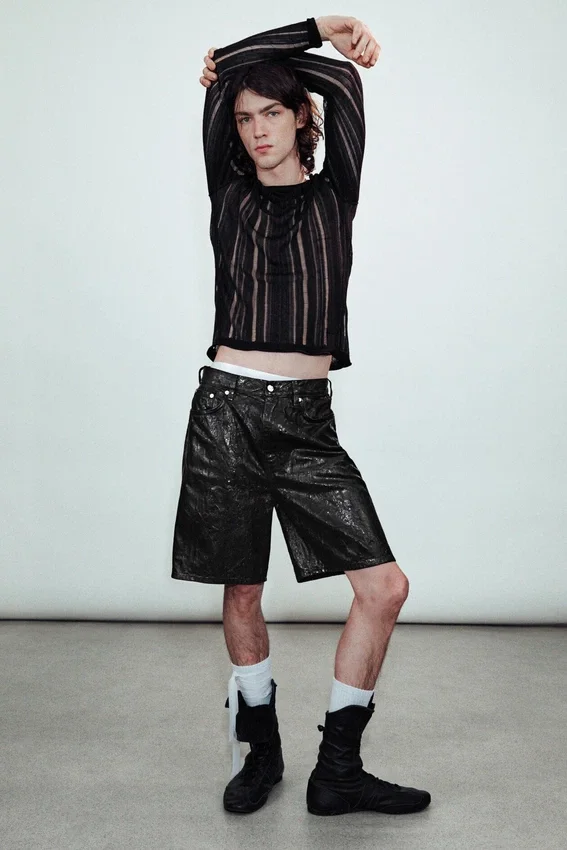 Pantalones cortos de denim recubierto, holgados y de talle bajo – Negro Pantalones cortos de denim recubierto, holgados y de talle bajo – Negro
