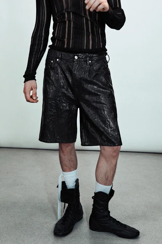 Pantalones cortos de denim recubierto, holgados y de talle bajo – Negro Pantalones cortos de denim recubierto, holgados y de talle bajo – Negro