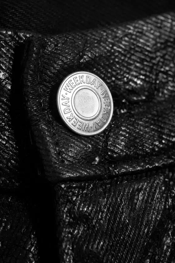 Pantalones cortos de denim recubierto, holgados y de talle bajo – Negro Pantalones cortos de denim recubierto, holgados y de talle bajo – Negro
