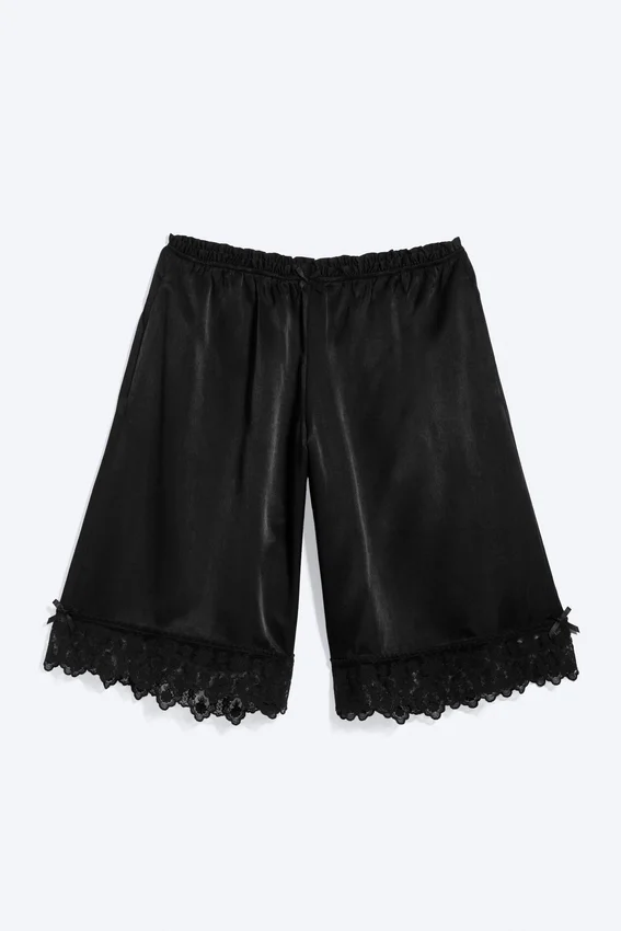 Pantalones cortos de encaje satinado – Negro Pantalones cortos de encaje satinado – Negro