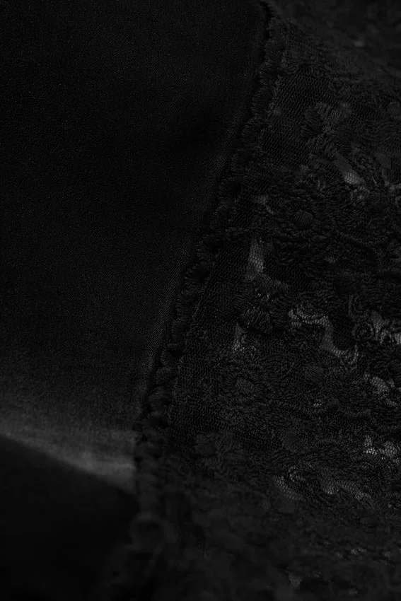 Pantalones cortos de encaje satinado – Negro Pantalones cortos de encaje satinado – Negro