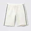 Pantalones cortos de felpa de corte holgado y talle bajo – Blanco – Rayas negras Pantalones cortos de felpa de corte holgado y talle bajo – Blanco – Rayas negras
