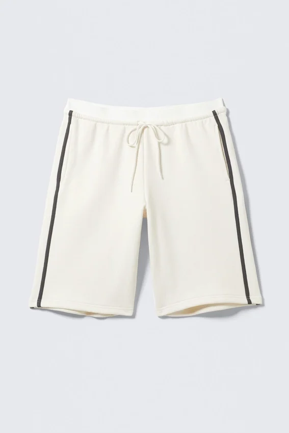 Pantalones cortos de felpa de corte holgado y talle bajo – Blanco – Rayas negras Pantalones cortos de felpa de corte holgado y talle bajo – Blanco – Rayas negras