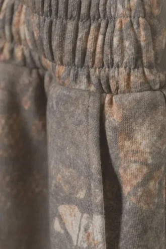 Pantalones cortos de felpa estampados de corte oversize hasta la rodilla – Caqui – Rustic Terrain
