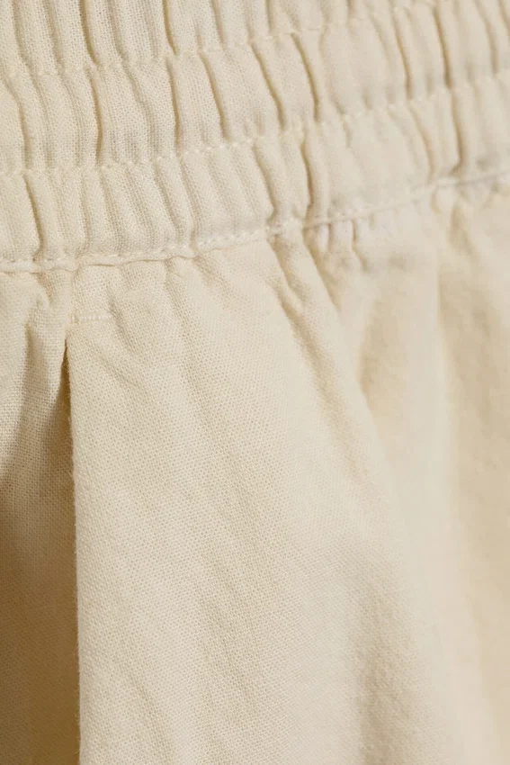 Pantalones cortos de mezcla de lino – Beige claro Pantalones cortos de mezcla de lino – Beige claro