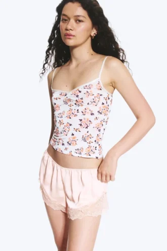 Pantalones cortos de satén con encaje – Melocotón claro empolvado