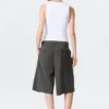 Pantalones cortos de traje de talle bajo y corte holgado con pliegues – Gris oscuro – Espiga Pantalones cortos de traje de talle bajo y corte holgado con pliegues – Gris oscuro – Espiga