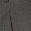 Pantalones cortos de traje de talle bajo y corte holgado con pliegues – Gris oscuro – Espiga Pantalones cortos de traje de talle bajo y corte holgado con pliegues – Gris oscuro – Espiga