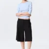 Pantalones cortos de traje de talle bajo y corte holgado con pliegues – Negro Pantalones cortos de traje de talle bajo y corte holgado con pliegues – Negro