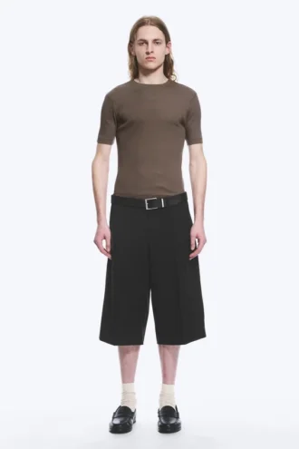Pantalones cortos de traje de talle bajo y corte holgado – Negro