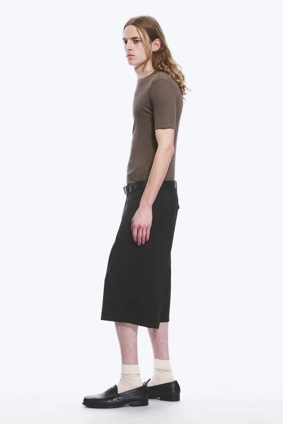 Pantalones cortos de traje de talle bajo y corte holgado – Negro Pantalones cortos de traje de talle bajo y corte holgado – Negro