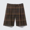 Pantalones cortos de traje hasta la rodilla – A cuadros marrón oscuro Pantalones cortos de traje hasta la rodilla – A cuadros marrón oscuro