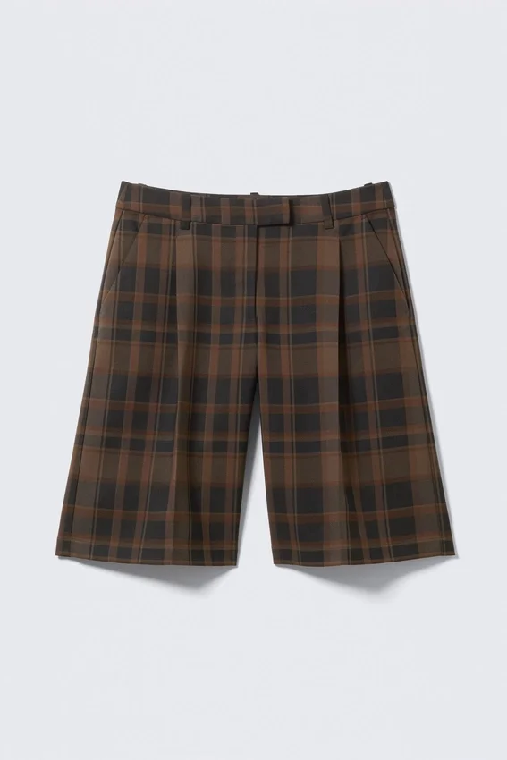 Pantalones cortos de traje hasta la rodilla – A cuadros marrón oscuro Pantalones cortos de traje hasta la rodilla – A cuadros marrón oscuro