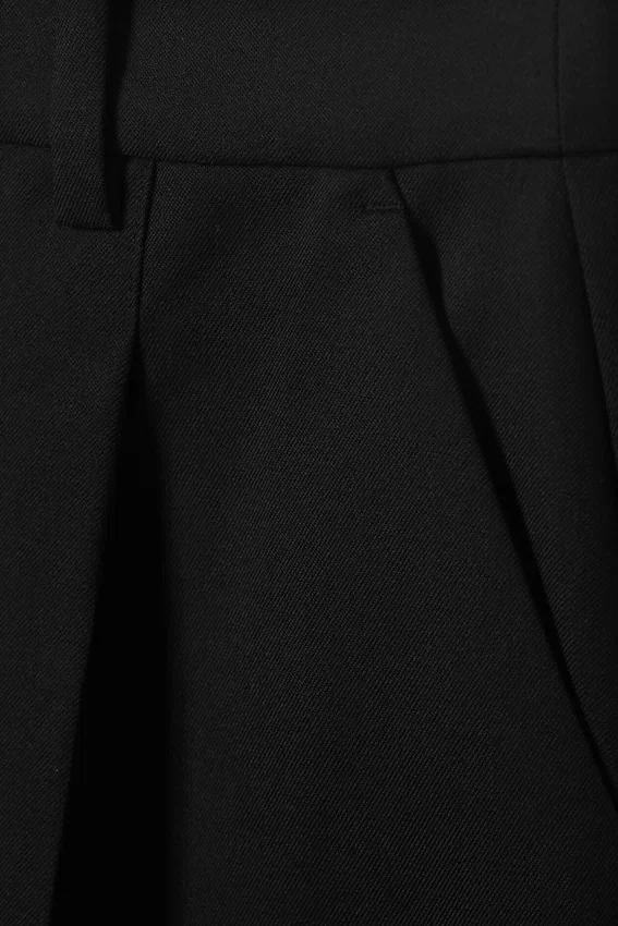 Pantalones cortos de traje hasta la rodilla – Negro Pantalones cortos de traje hasta la rodilla – Negro