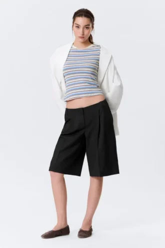 Pantalones cortos de traje holgados de talle bajo y largo tres cuartos – Negro