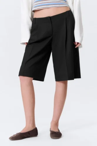 Pantalones cortos de traje holgados de talle bajo y largo tres cuartos – Negro