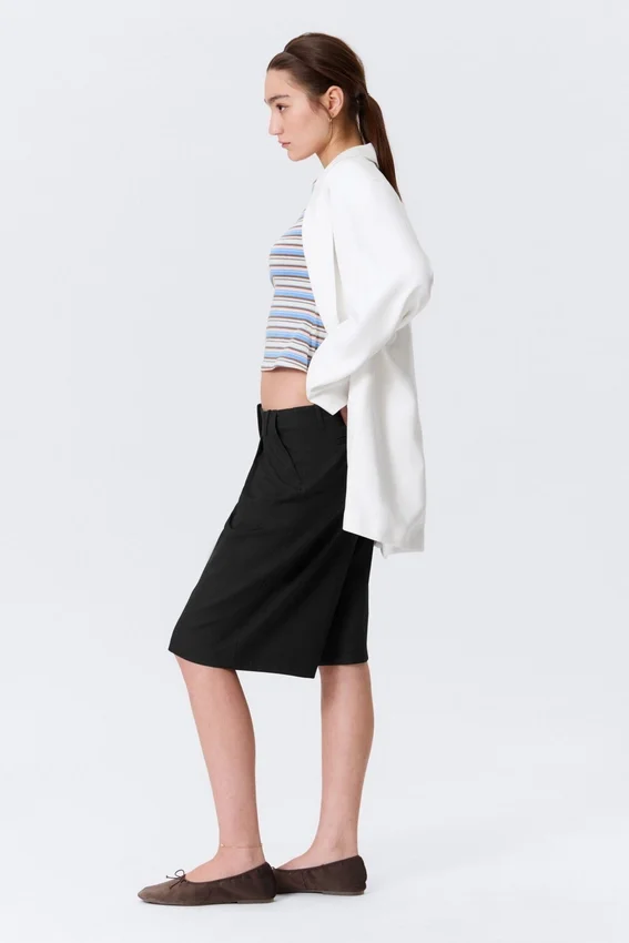 Pantalones cortos de traje holgados de talle bajo y largo tres cuartos – Negro Pantalones cortos de traje holgados de talle bajo y largo tres cuartos – Negro