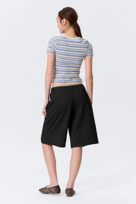 Pantalones cortos de traje holgados de talle bajo y largo tres cuartos – Negro Pantalones cortos de traje holgados de talle bajo y largo tres cuartos – Negro